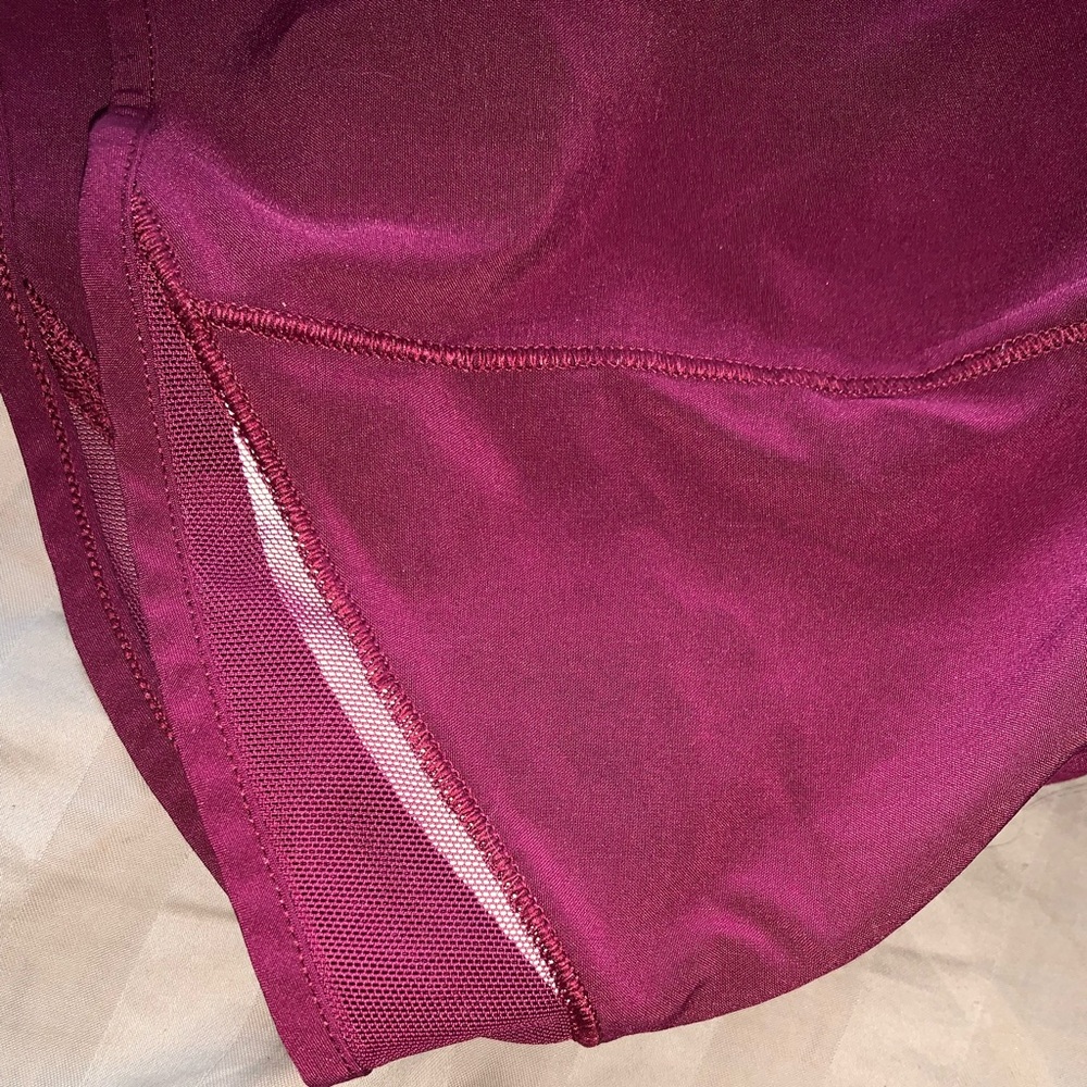 Lululemon hotty hot short II size 4 tall - Picture 4 of 6
